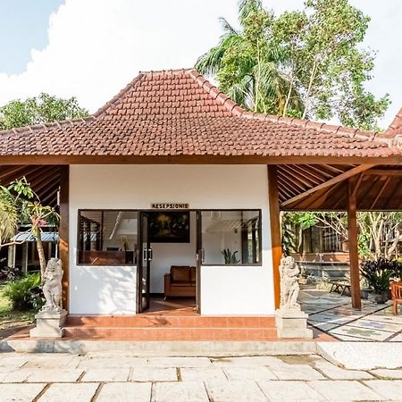 Hotel RedDoorz Syariah near Gor Ken Arok Malang Exterior foto