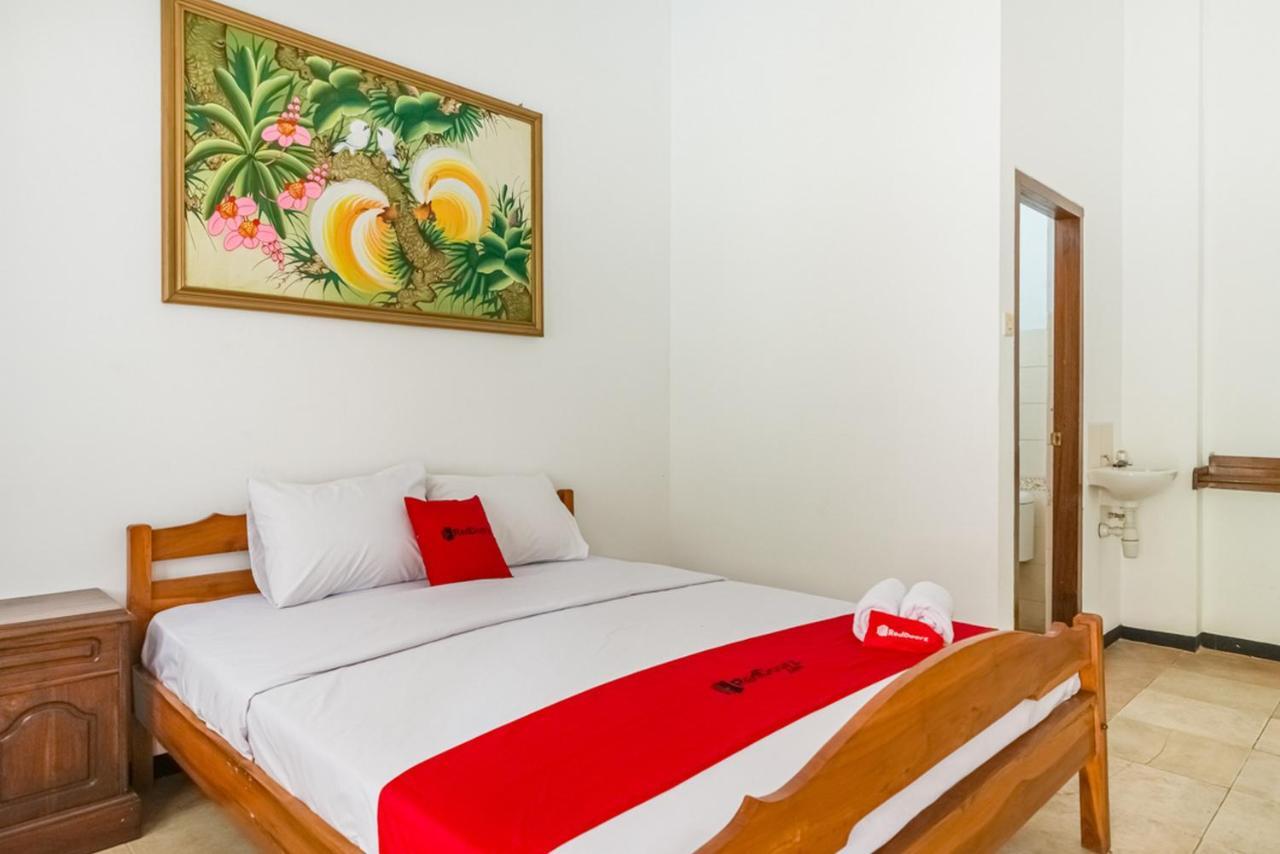 Hotel RedDoorz Syariah near Gor Ken Arok Malang Exterior foto