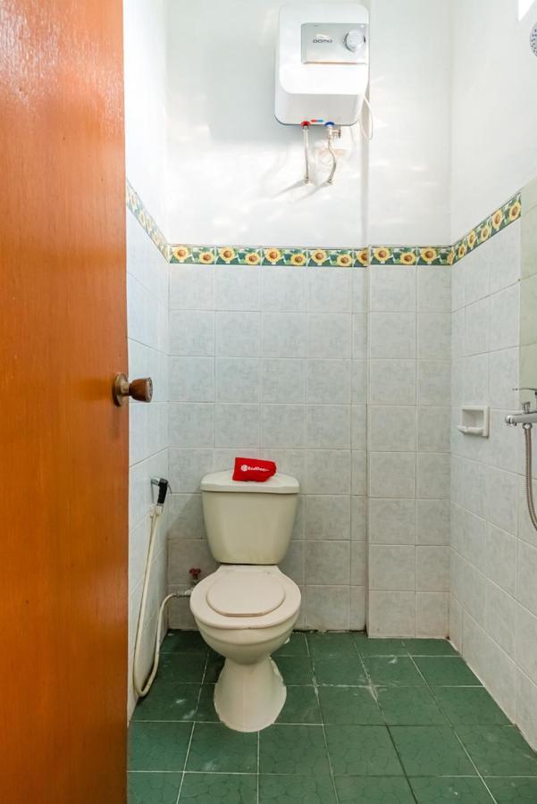 Hotel RedDoorz Syariah near Gor Ken Arok Malang Exterior foto