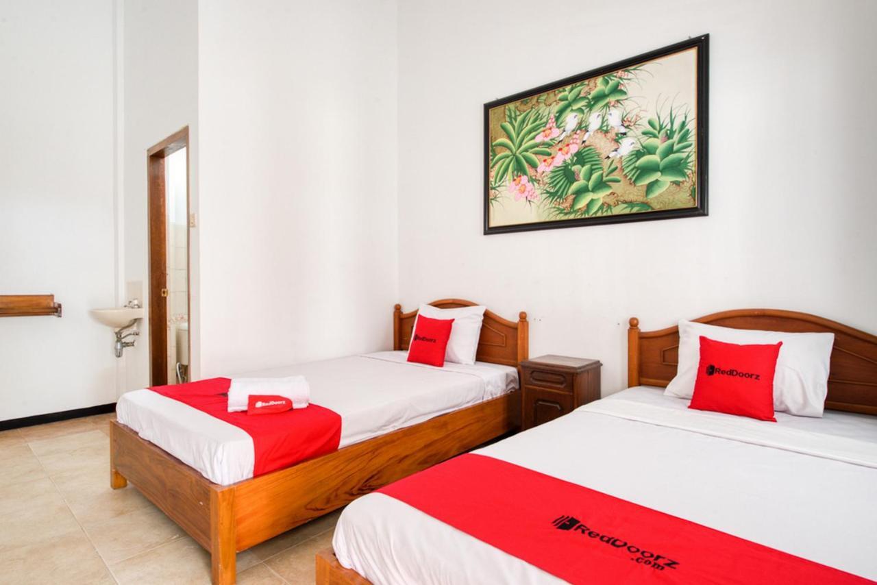 Hotel RedDoorz Syariah near Gor Ken Arok Malang Exterior foto