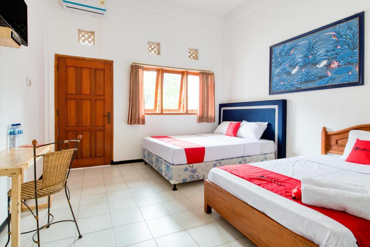 Hotel RedDoorz Syariah near Gor Ken Arok Malang Exterior foto